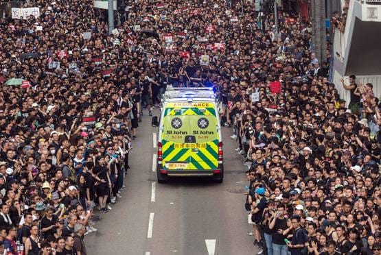 देखिए...साल 2019 की देश और दुनिया की सबसे ताकतवर तस्वीरें