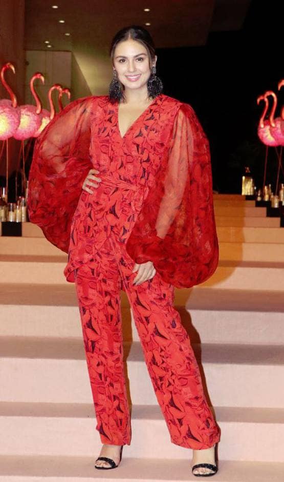 ईशा अंबानी के चैरिटी इवेंट में ग्लैमरस लुक में पहुंचे ये सितारे, Photos