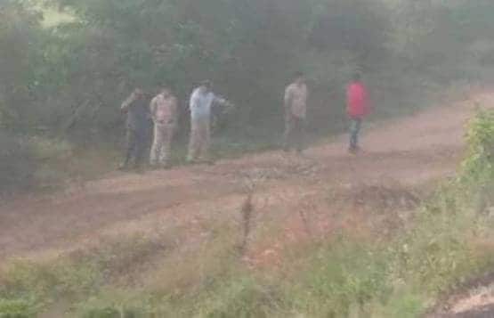 खुला मैदान, 30 फीट के दायरे में चार लाशें, देखें एनकाउंटर की तस्वीरें