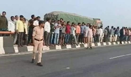 खुला मैदान, 30 फीट के दायरे में चार लाशें, देखें एनकाउंटर की तस्वीरें