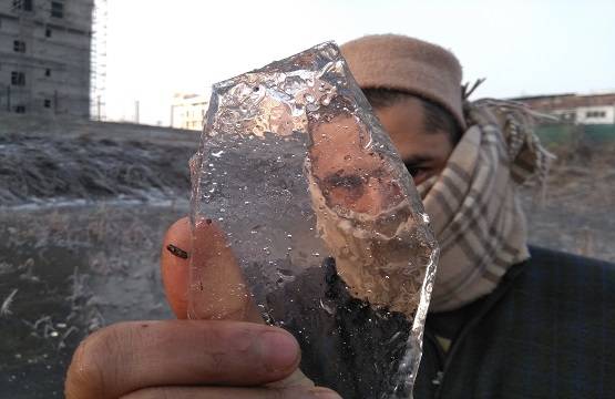 ठंड के कहर से जम गई झील, उत्तर भारत में और बढ़ेगी ठिठुरन