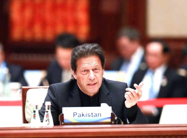 2 करोड़ के लिए खाड़ी देशों के अमीरों के आगे इमरान ने टेके घुटने, किया ये सौदा