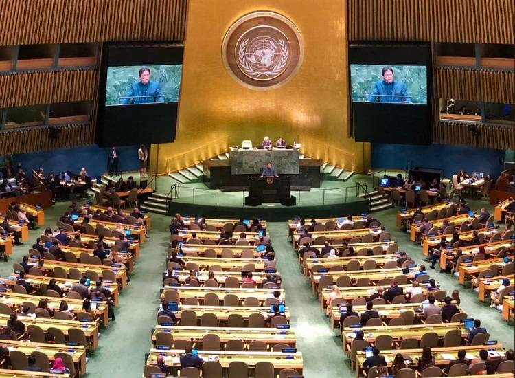 इमरान ने मानी हार, कहा- इस मामले में पाकिस्तान से बहुत आगे भारत