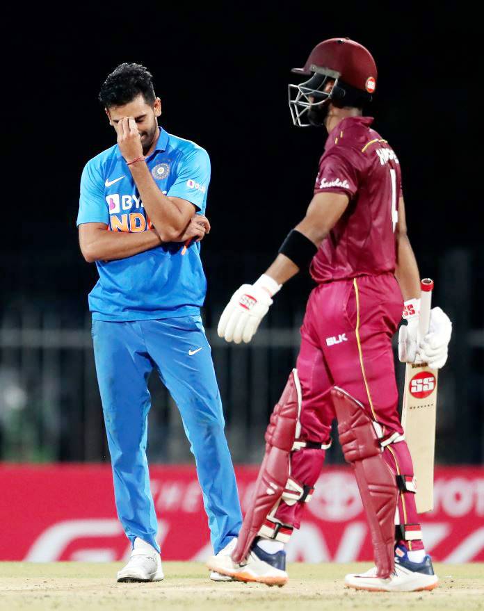 बेदम गेंदबाजी, लचर फील्डिंग, डगआउट में चहल...हार के बड़े कारण