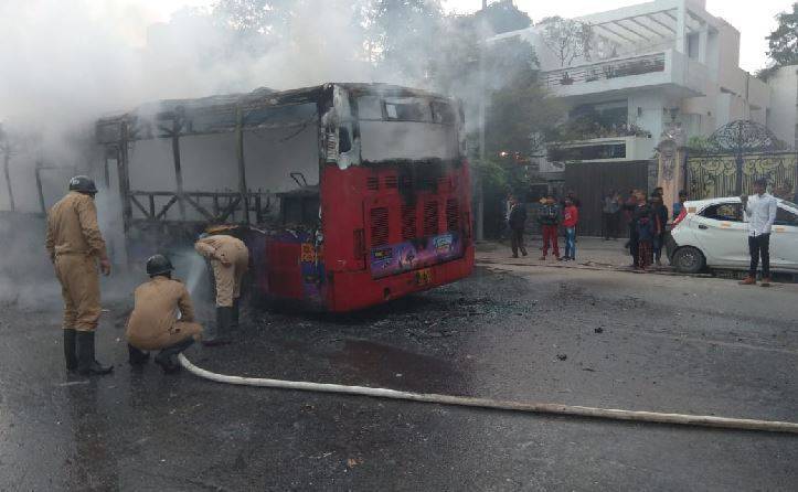 देखें, बवाल से कैसे बर्बाद हुई जामिया की लाइब्रेरी, सामने आई तस्वीरें