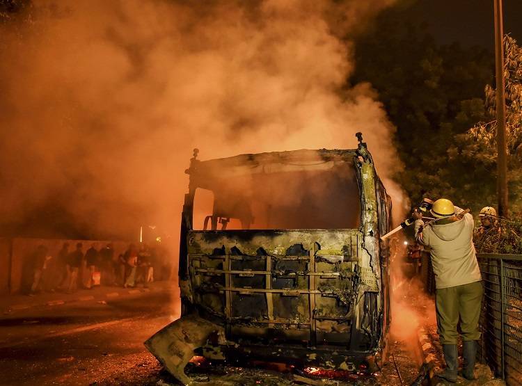 देखें, बवाल से कैसे बर्बाद हुई जामिया की लाइब्रेरी, सामने आई तस्वीरें