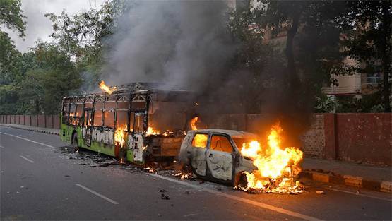 शहर-शहर बवाल, दिल्ली के बाद लखनऊ-हैदराबाद में भी प्रदर्शन