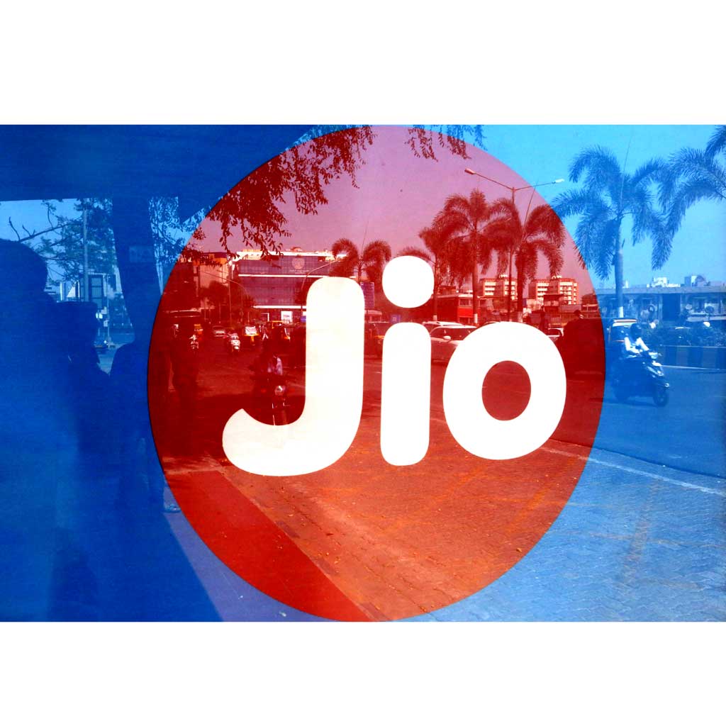 Jio के प्लान होने वाले हैं 40% महंगे, आपके पास अब भी है पैसा बचाने का मौका
