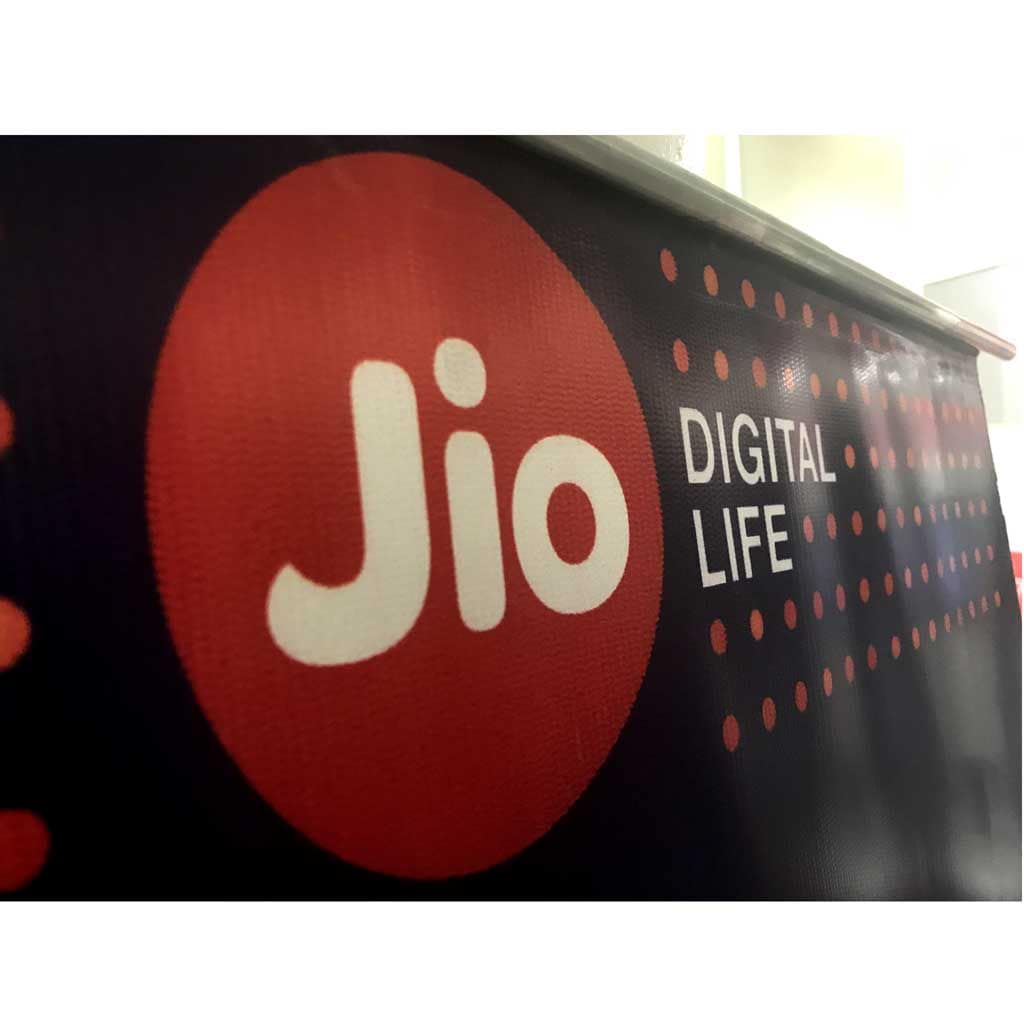 Jio के प्लान होने वाले हैं 40% महंगे, आपके पास अब भी है पैसा बचाने का मौका