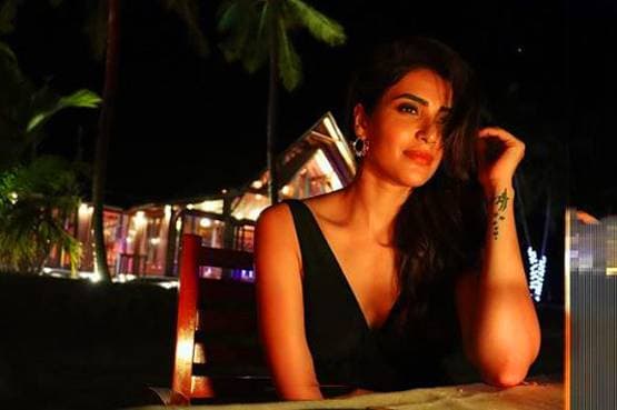 करिश्मा तन्ना ने इंस्टा पर शेयर की मालदीव वेकेशन की तस्वीरें, दिखा बोल्ड लुक