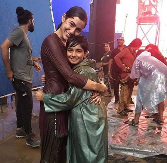 केदारनाथ शूटिंग की अनदेखी तस्वीरें, सुशांत संग पूल में दिखीं सारा