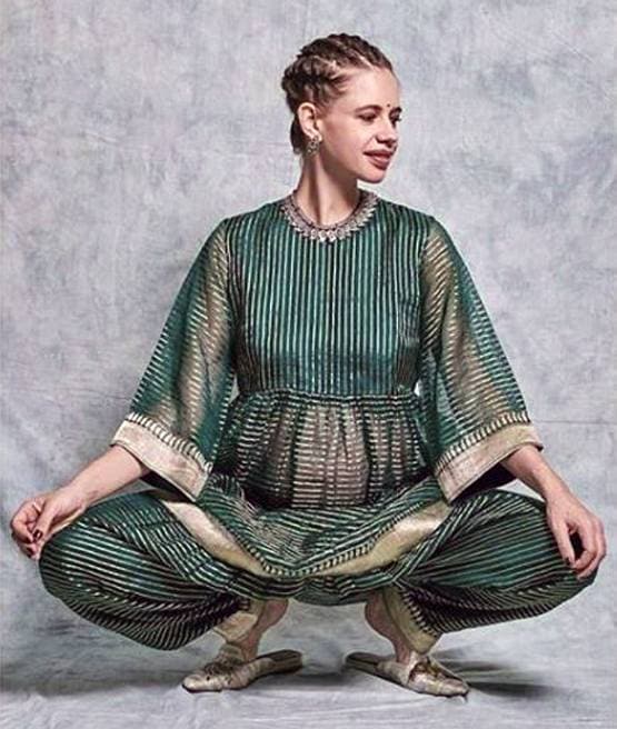 PHOTOS: कल्क‍ि ने फ्लॉन्ट किया बेबी बंप, चेहरे पर दिखा प्रेग्नेंसी ग्लो