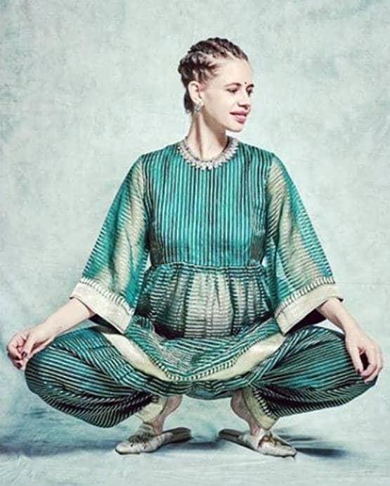 डिलीवरी से 1 महीने पहले कल्क‍ि ने फ्लॉन्ट किया बेबी बंप, देखें फोटोशूट