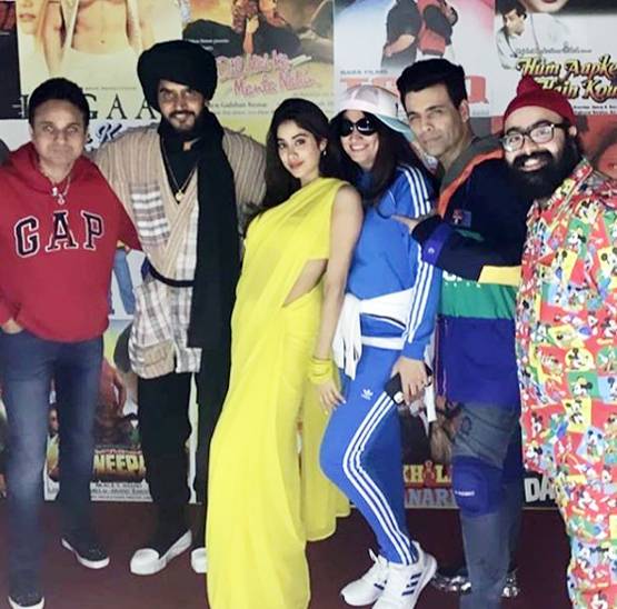 करण जौहर की 90s थीम पार्टी में जाह्नवी का जलवा, चांदनी बनकर लूटी महफिल