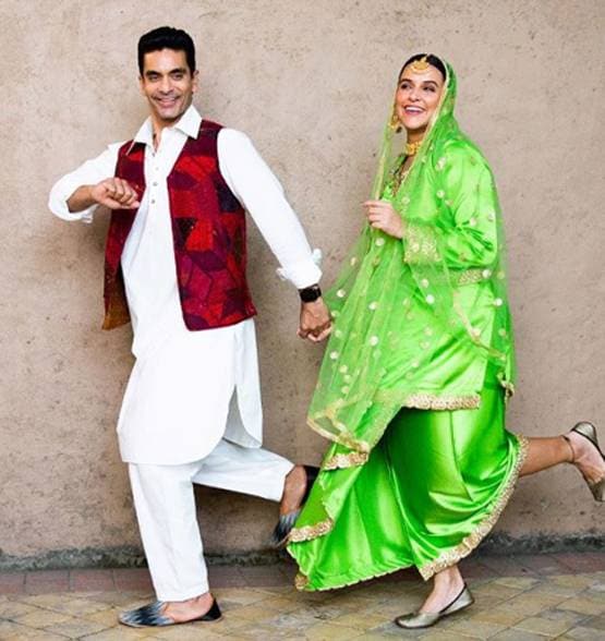 श्वेता बच्चन ने कॉपी किया 'जुम्मा चुम्मा दे दे' का लुक