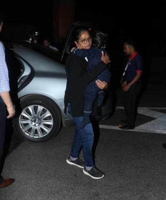 'गुड न्यूज' देने के बाद न्यू ईयर वेकेशन पर निकलीं करीना, देखें तस्वीरें