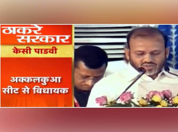 प‍िता चीफ मिनिस्टर, बेटा पावरफुल मिनिस्टर, देखें ठाकरे कैबिनेट की फोटो