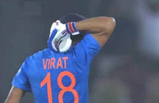 ...जब कोहली के साथ मैदान में ही दनादन पर्चियां फाड़ने लगे दर्शक