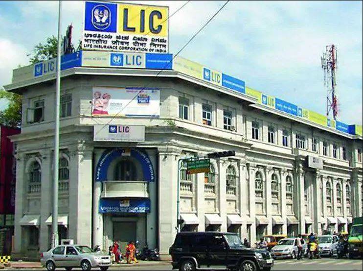 LIC ग्राहकों को राहत, क्रेडिट कार्ड से पेमेंट पर नहीं लगेगी फीस