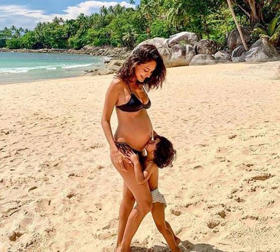 प्रेग्नेंसी फेज एंजॉय कर रही हैं लीजा हेडन, फ्लॉन्ट किया बेबी बंप