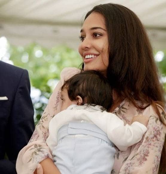 प्रेग्नेंसी फेज एंजॉय कर रही हैं लीजा हेडन, फ्लॉन्ट किया बेबी बंप