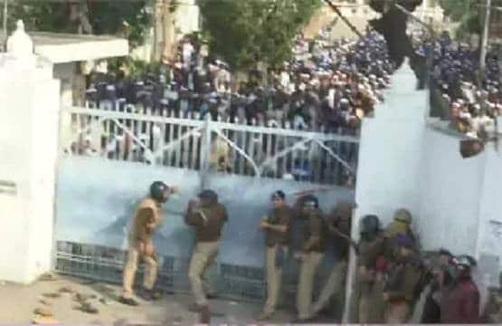 शहर-शहर बवाल, दिल्ली के बाद लखनऊ-हैदराबाद में भी प्रदर्शन