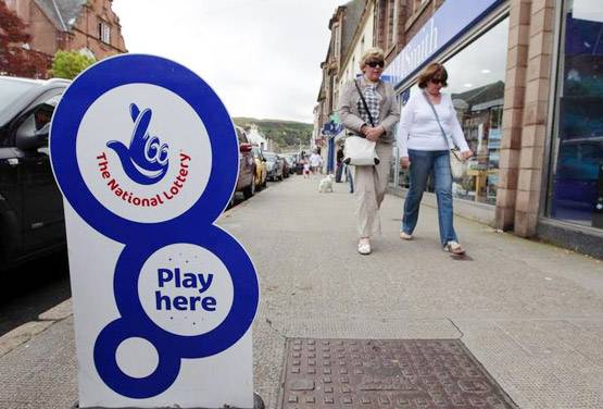 बदली किस्मत, 381 करोड़ जीतकर स्टार्स से भी अमीर हुआ शख्स