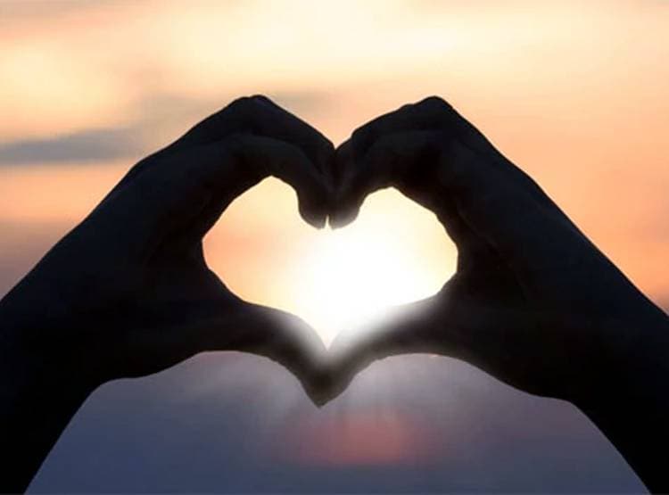 लड़की के हाथ-पैर कटे पर शादी की ज‍िद पर ड‍टा रहा मंगेतर, और...