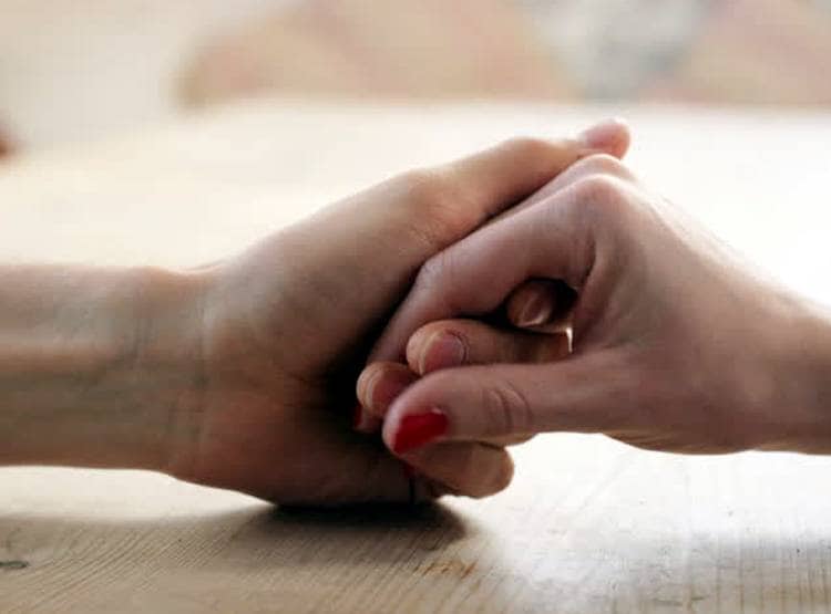 लड़की के हाथ-पैर कटे पर शादी की ज‍िद पर ड‍टा रहा मंगेतर, और...