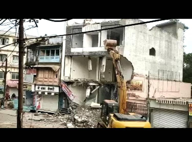 देश के सबसे बड़े अफीम तस्कर की हवेली हुई ध्वस्त, मलबा बन गया 'खजाना'