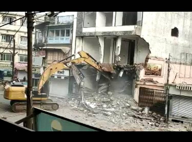 देश के सबसे बड़े अफीम तस्कर की हवेली हुई ध्वस्त, मलबा बन गया 'खजाना'