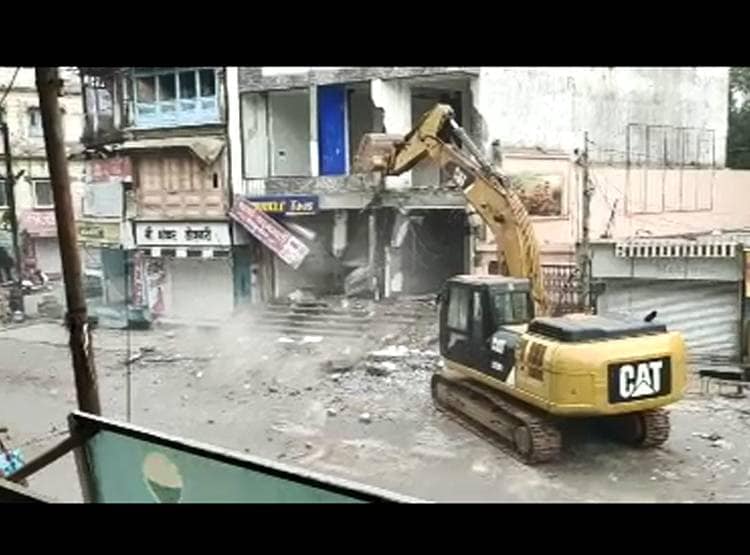 देश के सबसे बड़े अफीम तस्कर की हवेली हुई ध्वस्त, मलबा बन गया 'खजाना'