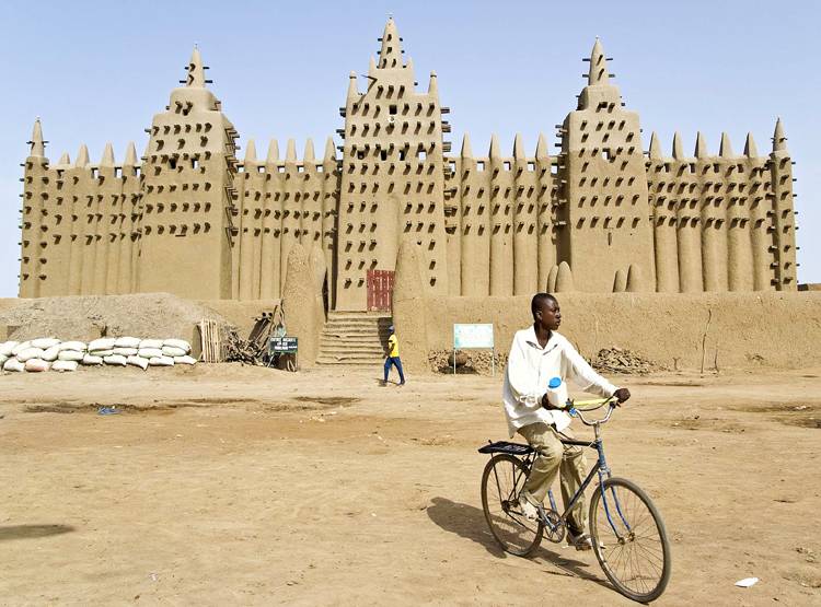 इन 8 देशों में बदल गई करेंसी, यहां जा रहे हों तो ध्यान रखें...