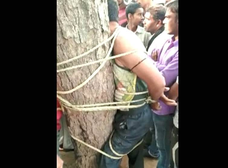 प्रेमिका से मिलने पहुंचा प्रेमी, घरवालों ने पेड़ से बांधकर पीटा, लड़की को बाल पकड़कर घसीटा