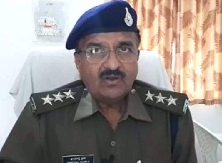 प्रेमिका से मिलने पहुंचा प्रेमी, घरवालों ने पेड़ से बांधकर पीटा, लड़की को बाल पकड़कर घसीटा