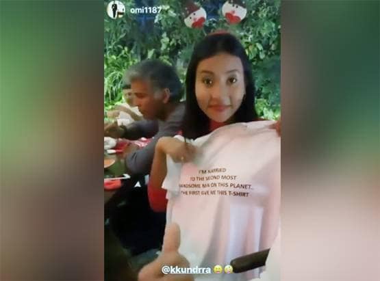 क्रिसमस पर रोमांटिक हुए मिलिंद-अंकिता, दोस्तों संग ऐसे किया सेलिब्रेट