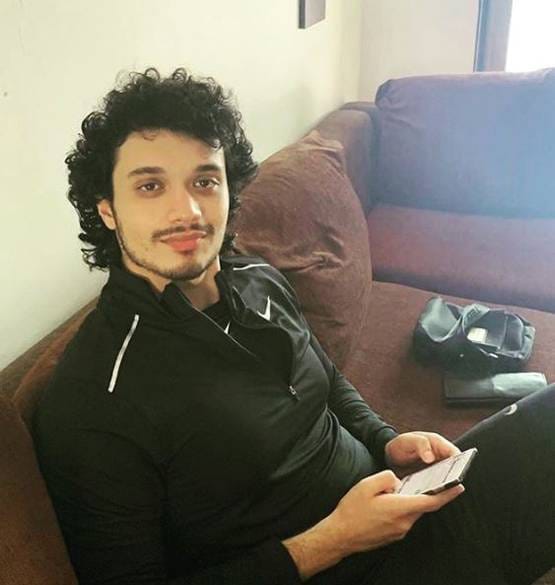 लंदन रिटर्न इंटीरियर डिजाइनर को डेट कर रहे मिथुन के छोटे बेटे