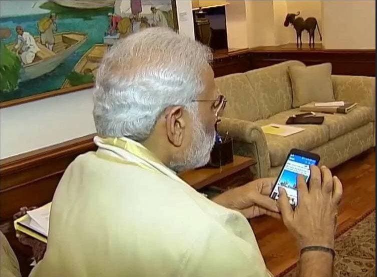 पीएम मोदी इस स्मार्टफोन का करते हैं इस्तेमाल, अमित शाह की है ये पसंद