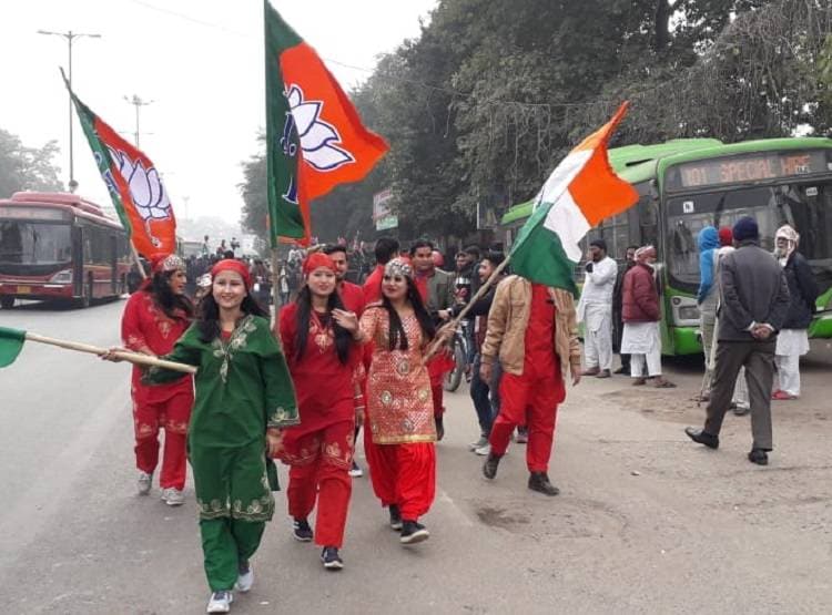 तस्वीरों में देखें PM मोदी की रैली के रंग, CAA पर दिया ये संदेश