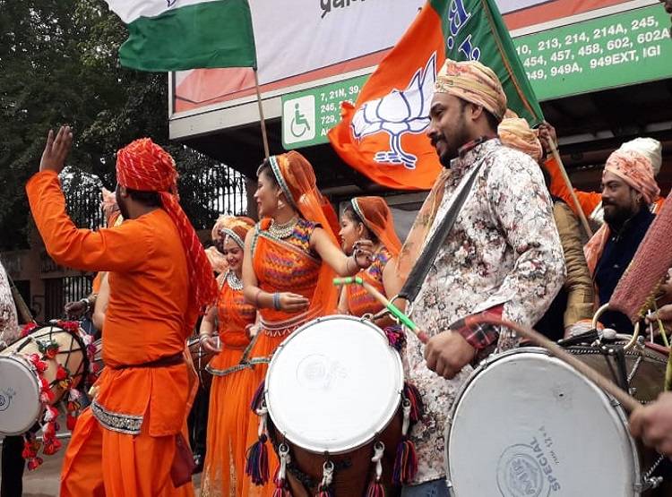 तस्वीरों में देखें PM मोदी की रैली के रंग, CAA पर दिया ये संदेश