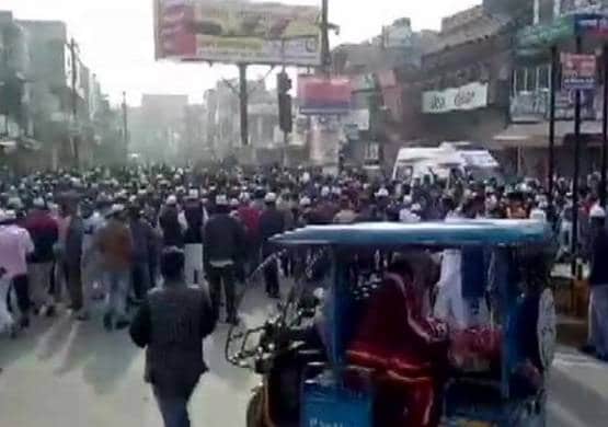 CAA: मेरठ से कानपुर तक, यूपी के जिलों में हिंसा की देखें तस्वीरें