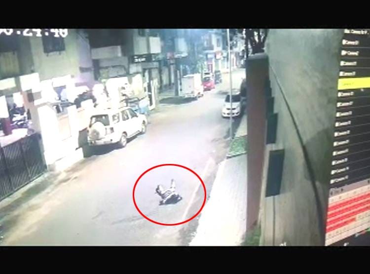 28 सेकंड में चाकू से 20 वार, सीसीटीवी में कैद हुआ लाइव मर्डर