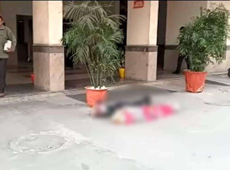 वीडियो कॉल कर दोस्त को द‍िखाई बच्चों की लाश, कहा- सब खत्म हो गया