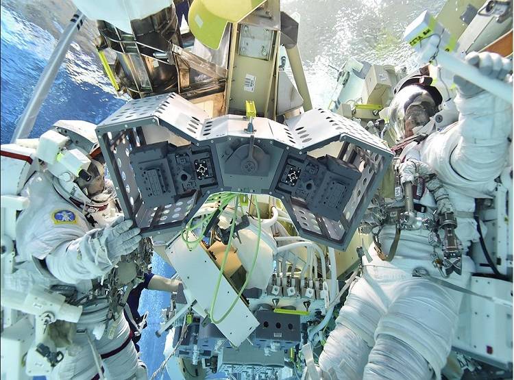 अंतरिक्ष में होटल बनाएगा NASA लेकिन इंसानों की नो एंट्री