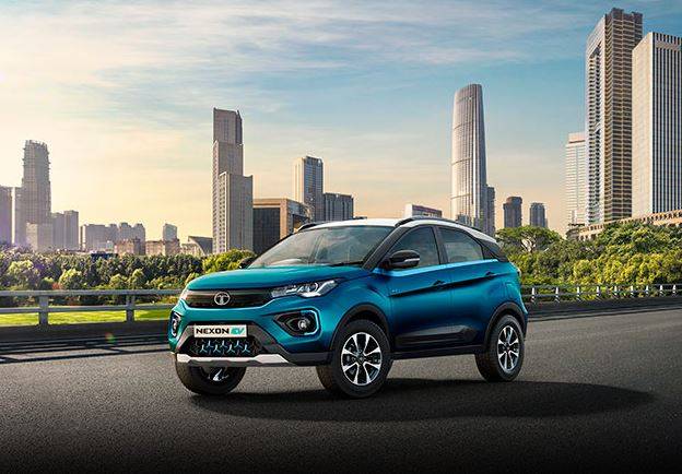 टाटा NEXON EV से उठा पर्दा, फुल चार्ज पर चलेगी 300 KM,  बुकिंग शुरू