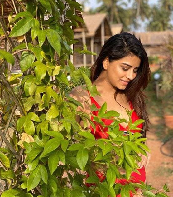 रियल लाइफ में बोल्ड हैं 'निमकी' एक्ट्रेस, वायरल हुईं तस्वीरें