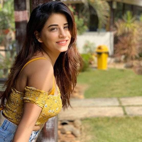 रियल लाइफ में बोल्ड हैं 'निमकी' एक्ट्रेस, वायरल हुईं तस्वीरें