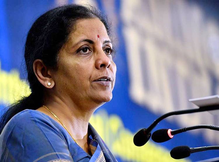 निर्मला की दुनिया में बढ़ी धमक, क्वीन एलिजाबेथ को छोड़ा पीछे