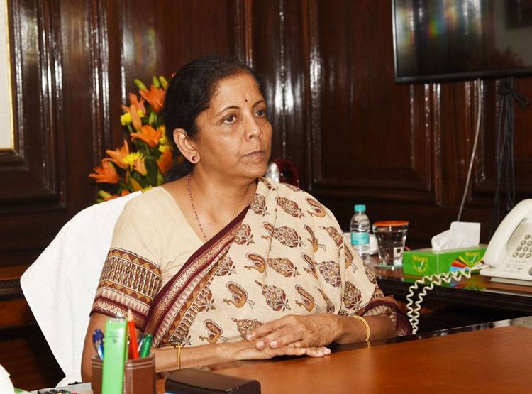 इकोनॉमी के मोर्चे पर 9 बड़े झटके, मोदी सरकार के लिए ऐसा रहा 2019 का साल