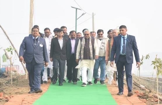 जब तिलमिलाए नीतीश बोले- फोटो खिंचवा रहे हो, कोई नहीं बचोगे!